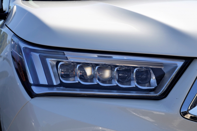 moto-PIERREFEU-min_acura-headlamp-2834131